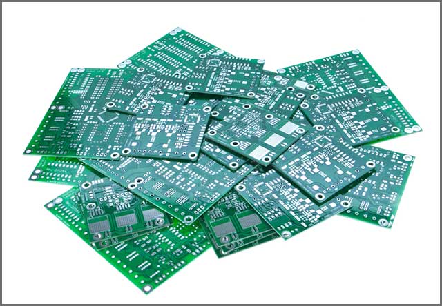 一堆印刷电路板 (PCB).jpg