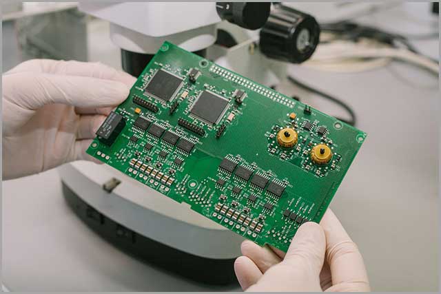 The green solder is the most common solder mask.jpg