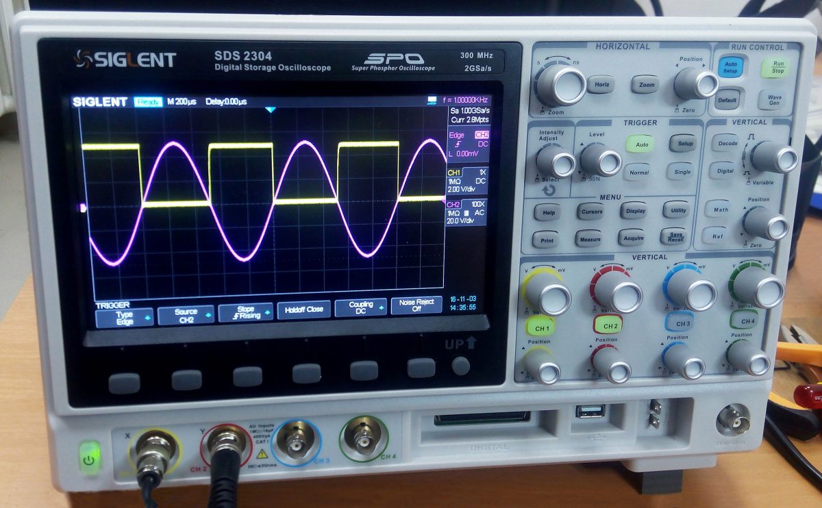 Analog vs. Digital Oscilloscope--Digital sampling oscilloscope