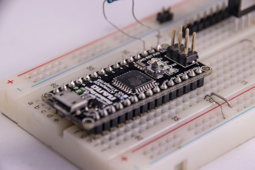 (Arduino Nano set-up on a breadboard)