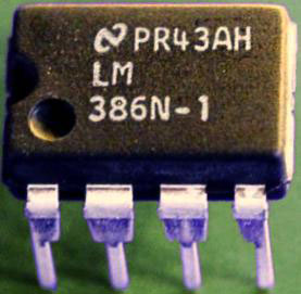 LM386 放大器。 资料来源：维基共享资源