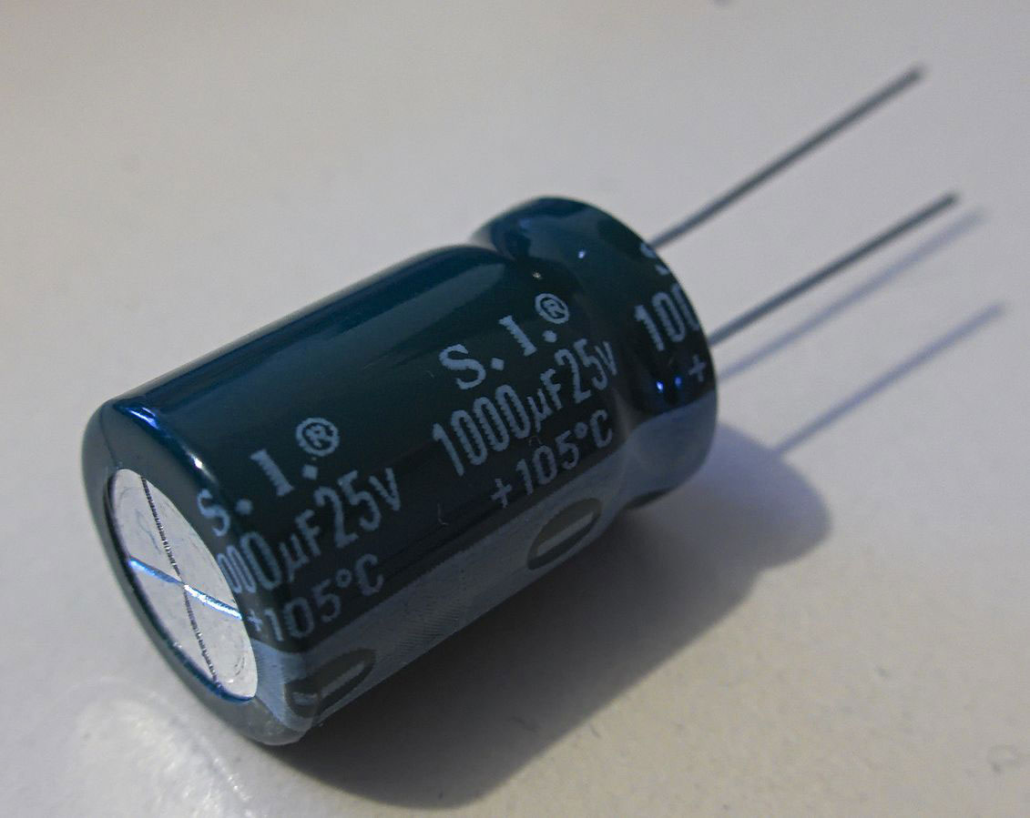 Image showing a 1000uF capacitor.