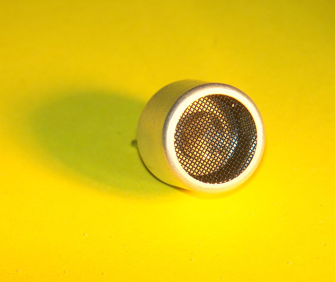 A 40kHz ultrasonic transducer. 