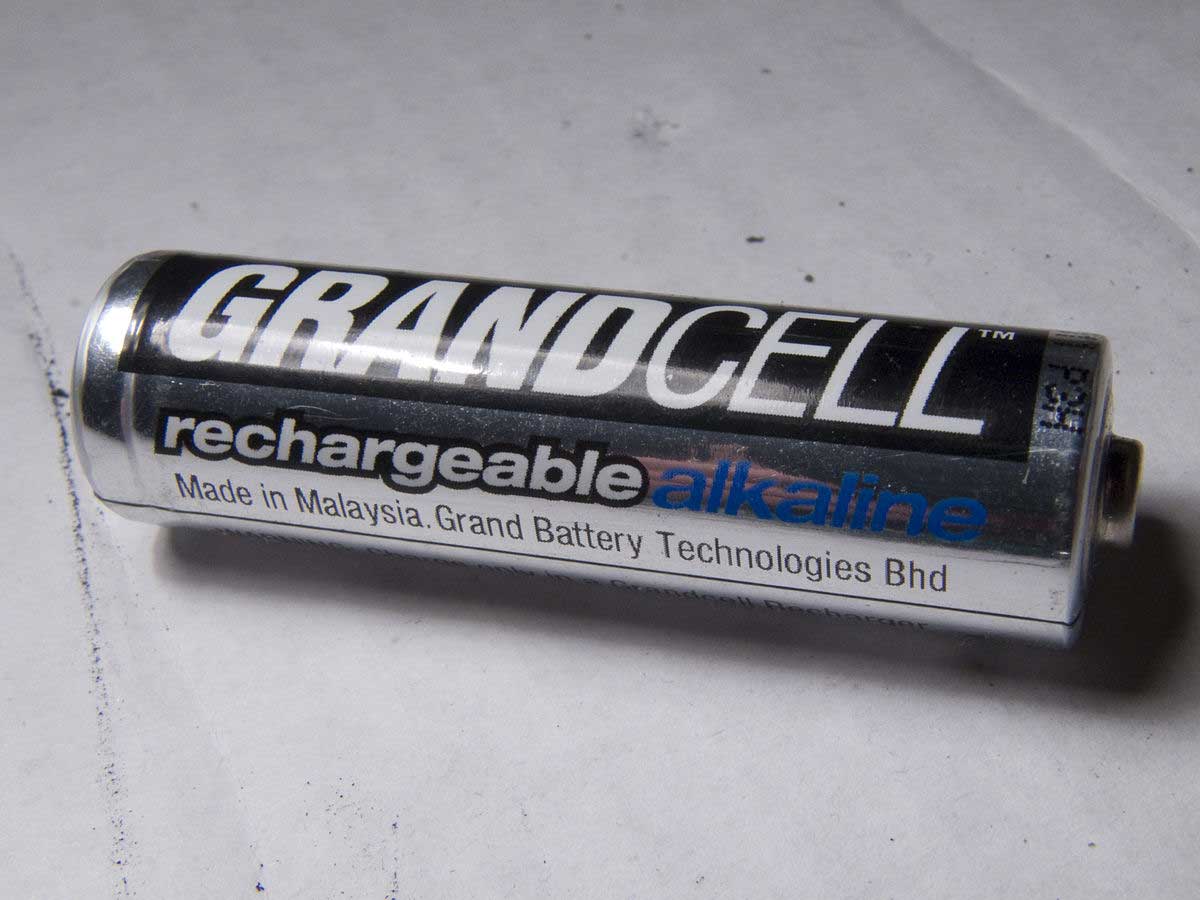 Rechargeable alkaline battery