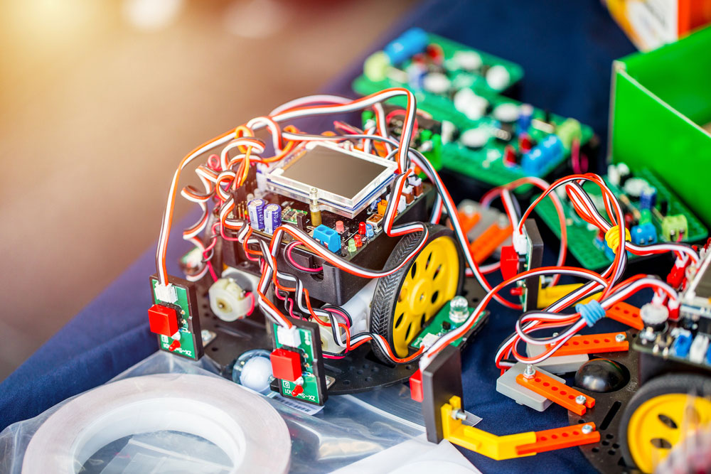 A car robot toy made using an Arduino board
