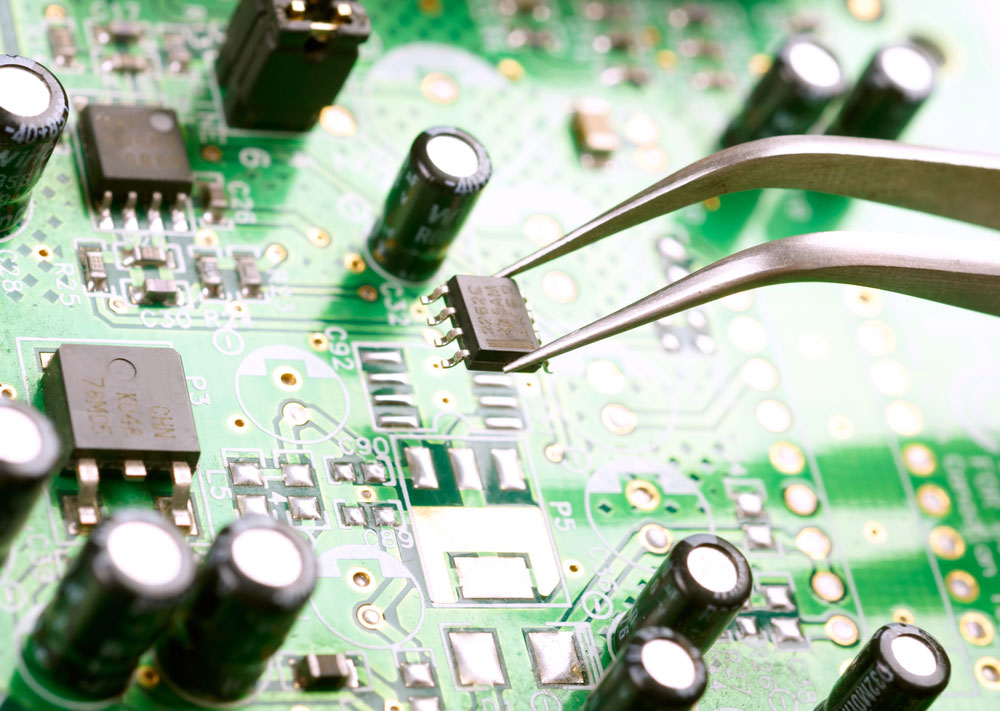 8 Layer PCB Manufacturer–Assembling a circuit board