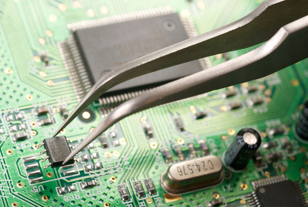 8 Layer PCB Manufacturer– Assembling a circuit board