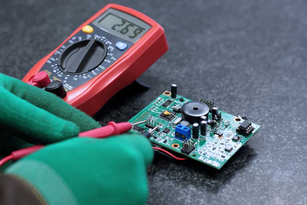 Testing an electrical circuit using a multimeter